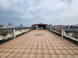 For sale 5 bed townhouse in Khlong San, Bangkok