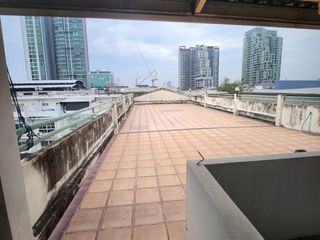 For sale 5 bed townhouse in Khlong San, Bangkok