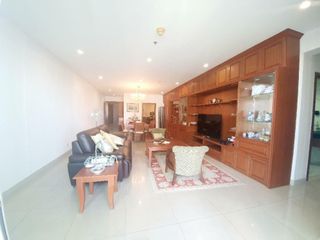 For sale 3 bed condo in Yan Nawa, Bangkok