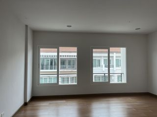 For sale 3 bed townhouse in Phaya Thai, Bangkok