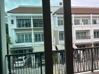 For sale 3 bed townhouse in Phaya Thai, Bangkok