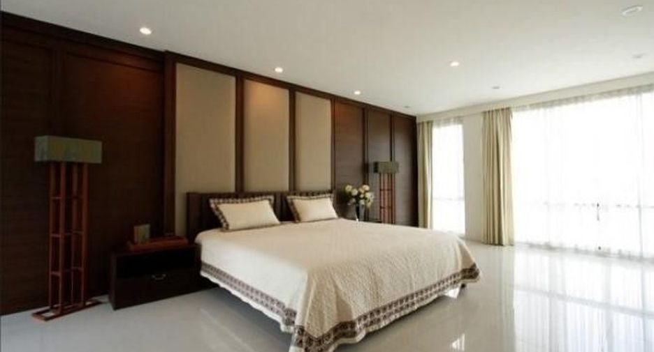 For sale 6 bed villa in Watthana, Bangkok