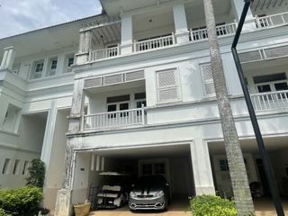 For sale 3 bed townhouse in Sattahip, Chonburi