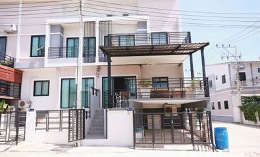 For sale 3 bed townhouse in Pran Buri, Prachuap Khiri Khan