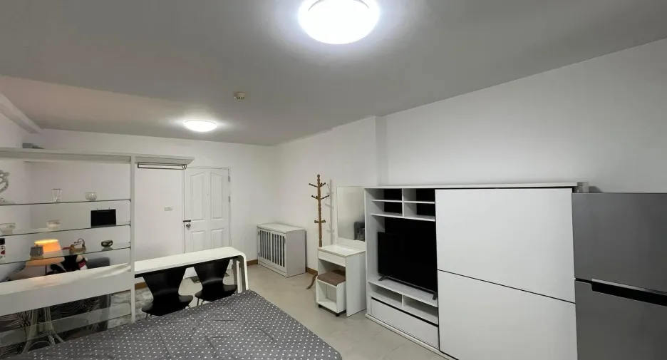 For rent studio condo in Huai Khwang, Bangkok