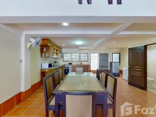 For sale 4 bed townhouse in Hua Hin, Prachuap Khiri Khan