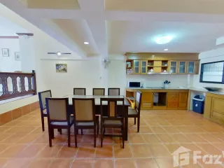 For sale 4 bed townhouse in Hua Hin, Prachuap Khiri Khan