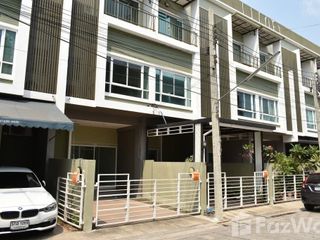 For rent 3 Beds townhouse in Saphan Sung, Bangkok