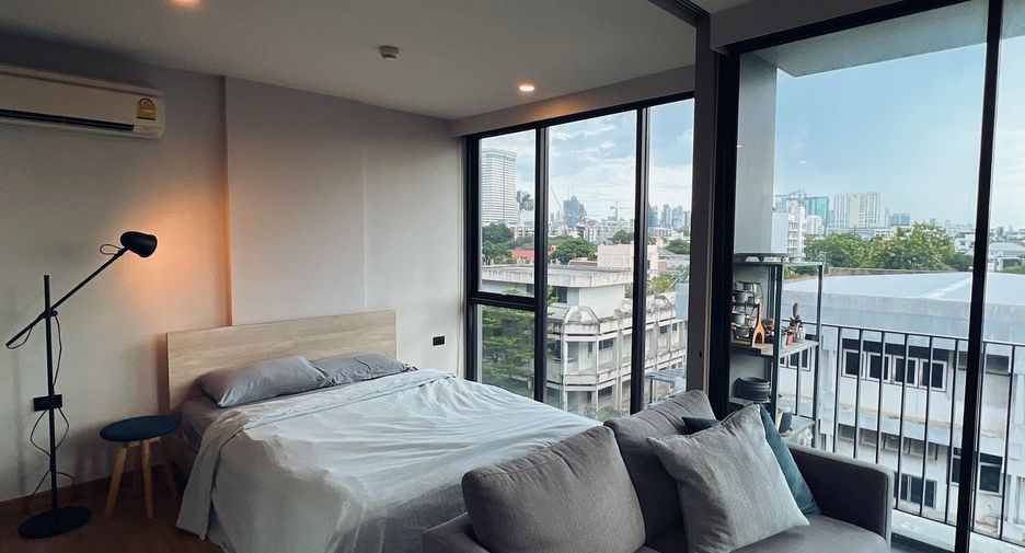 For rent 1 bed condo in Phaya Thai, Bangkok