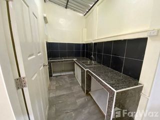 For sale 3 bed townhouse in Lat Phrao, Bangkok