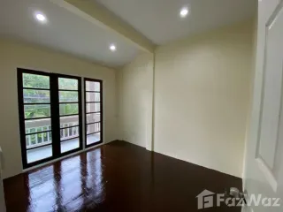 For sale 3 bed townhouse in Lat Phrao, Bangkok