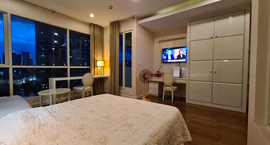 For sale studio condo in Pathum Wan, Bangkok