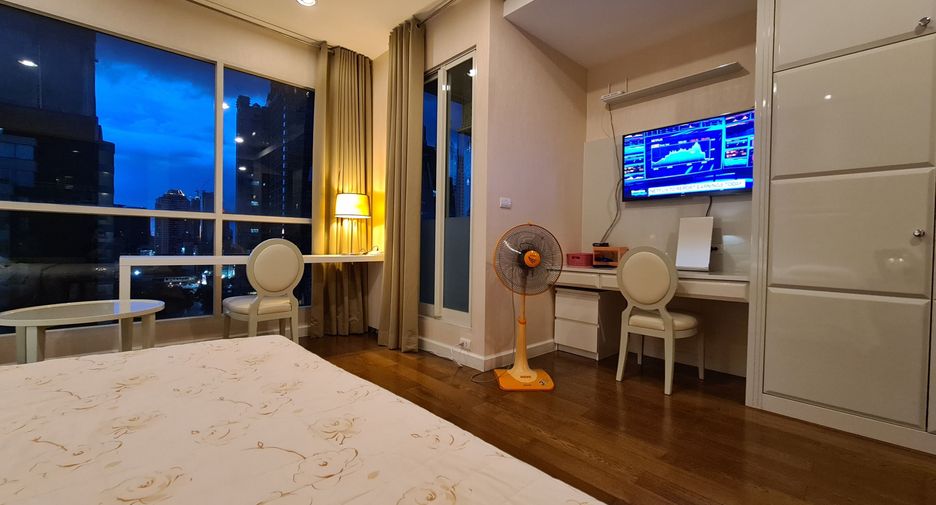 For sale studio condo in Pathum Wan, Bangkok