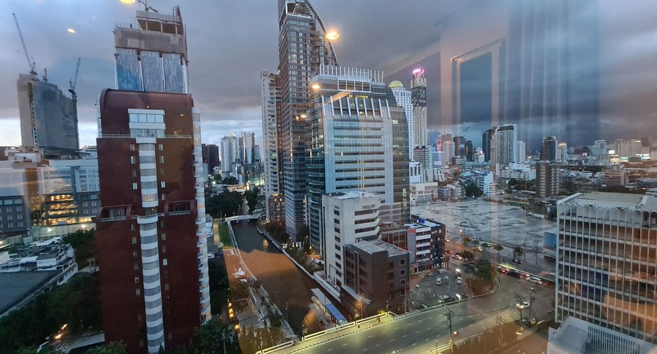 For sale studio condo in Pathum Wan, Bangkok