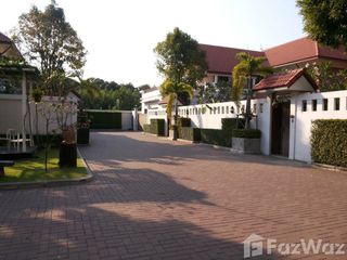 For rent 4 Beds villa in Huai Khwang, Bangkok