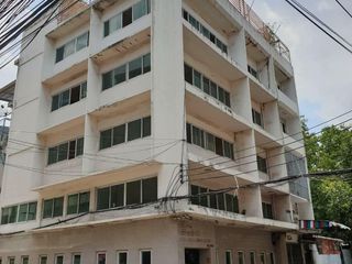 For rent 6 bed townhouse in Khlong Toei, Bangkok