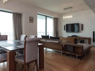 For rent 3 bed condo in Yan Nawa, Bangkok