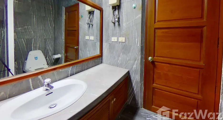 For rent 3 Beds condo in Khlong Toei, Bangkok