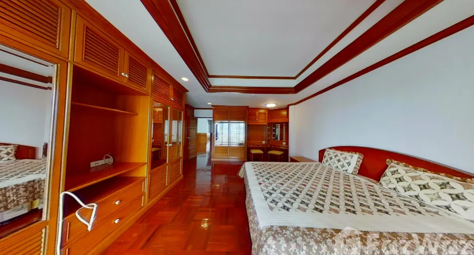 For rent 3 Beds condo in Khlong Toei, Bangkok