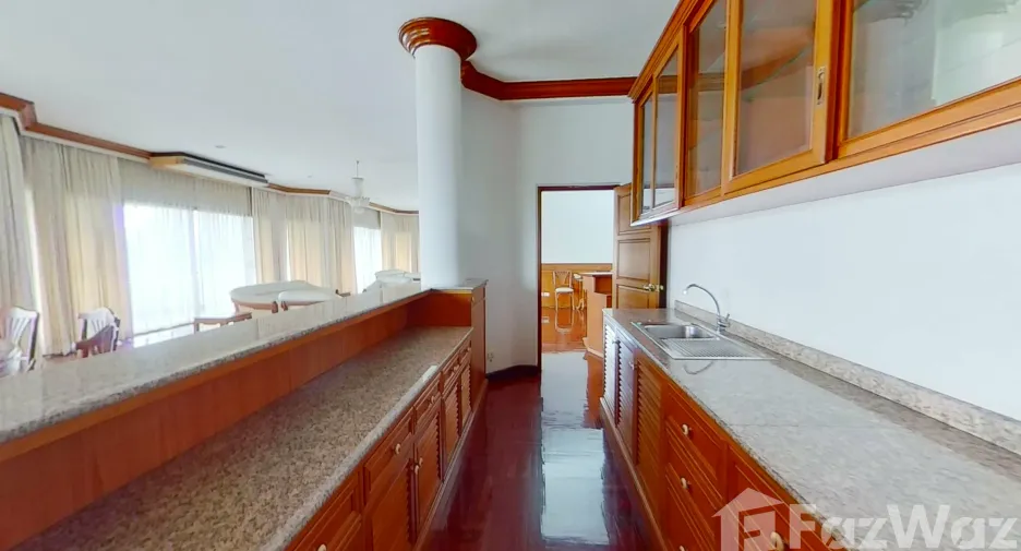 For rent 3 Beds condo in Khlong Toei, Bangkok