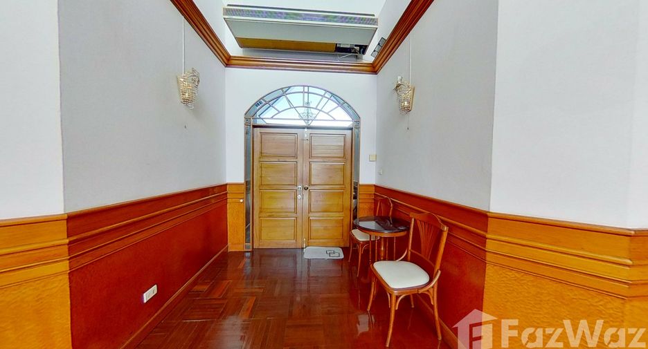 For rent 3 Beds condo in Khlong Toei, Bangkok