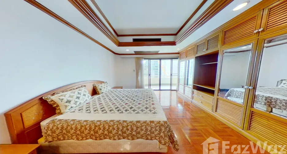 For rent 3 Beds condo in Khlong Toei, Bangkok