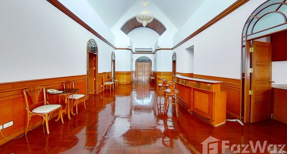 For rent 3 Beds condo in Khlong Toei, Bangkok