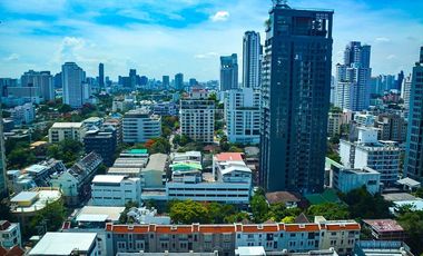 For rent 3 bed condo in Watthana, Bangkok