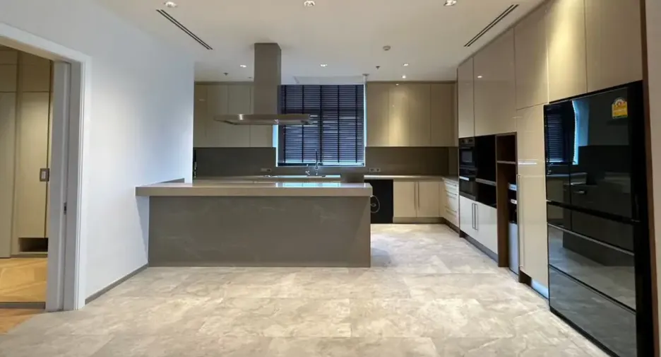 For sale 4 ベッドルーム condo in Watthana, Bangkok