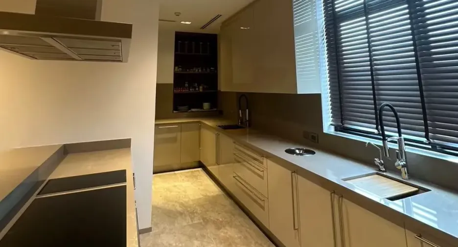 For sale 4 ベッドルーム condo in Watthana, Bangkok
