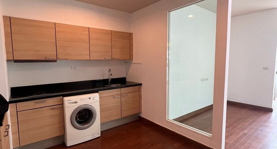 For sale studio condo in Pathum Wan, Bangkok