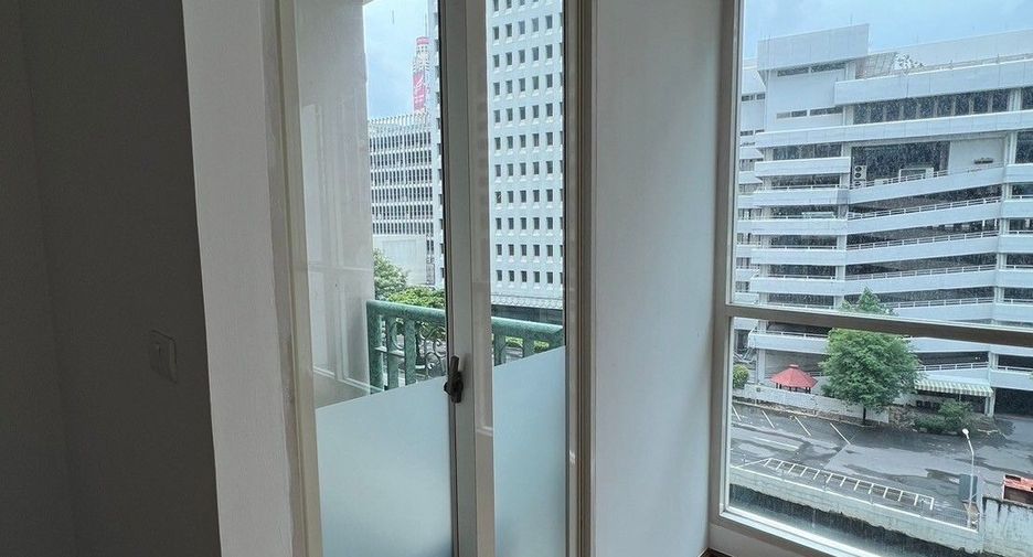 For sale studio condo in Pathum Wan, Bangkok