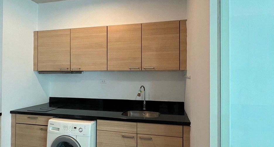 For sale studio condo in Pathum Wan, Bangkok