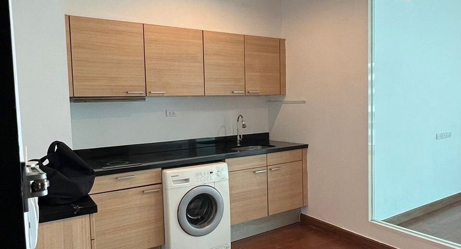 For sale studio condo in Pathum Wan, Bangkok