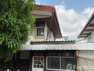 For sale 5 bed house in Phra Khanong, Bangkok