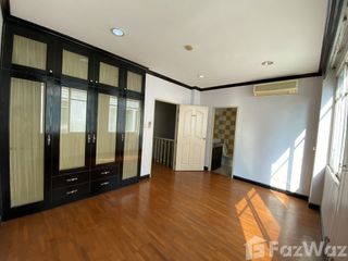 For rent 4 Beds townhouse in Watthana, Bangkok