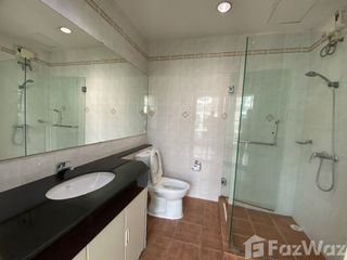 For rent 4 Beds townhouse in Watthana, Bangkok