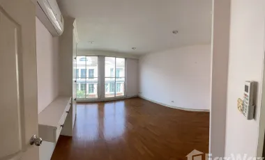 For rent 4 bed townhouse in Watthana, Bangkok