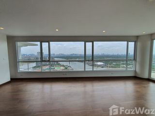 For rent 4 bed condo in Yan Nawa, Bangkok