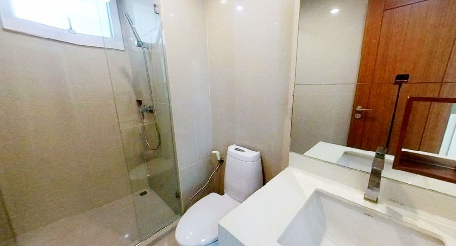 For rent 2 bed condo in Watthana, Bangkok
