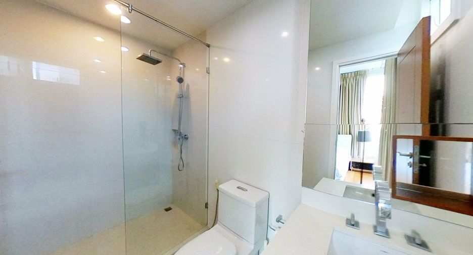 For rent 2 bed condo in Watthana, Bangkok