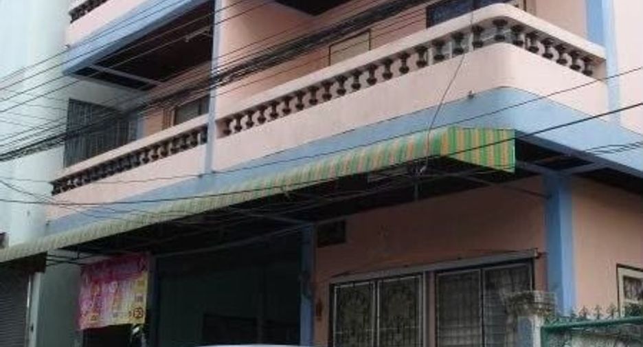 For rent 4 bed townhouse in Khlong Luang, Pathum Thani