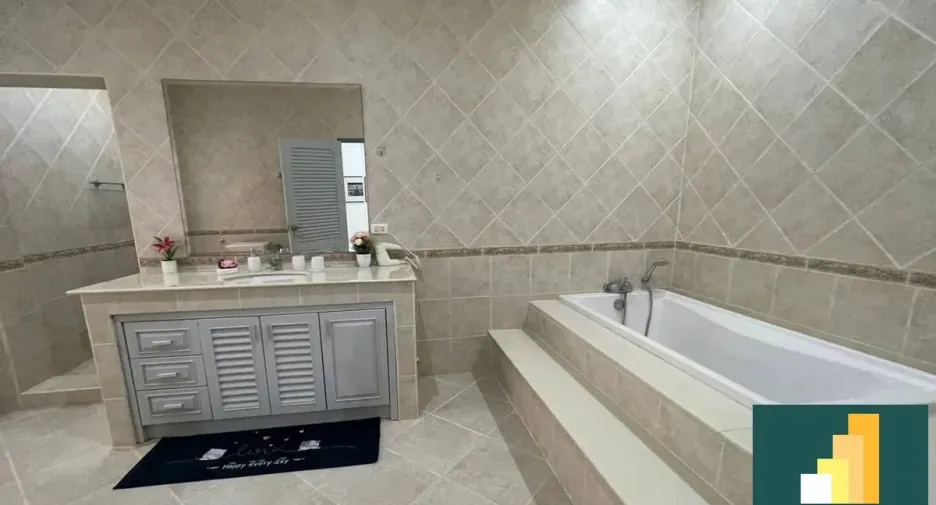 For rent and for sale 7 bedrooms house in Bang Lamung, Chonburi