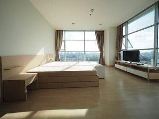 For rent 2 bed condo in Huai Khwang, Bangkok