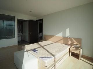 For rent 2 bed condo in Huai Khwang, Bangkok