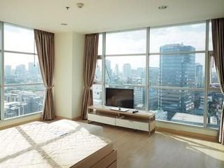 For rent 2 bed condo in Huai Khwang, Bangkok