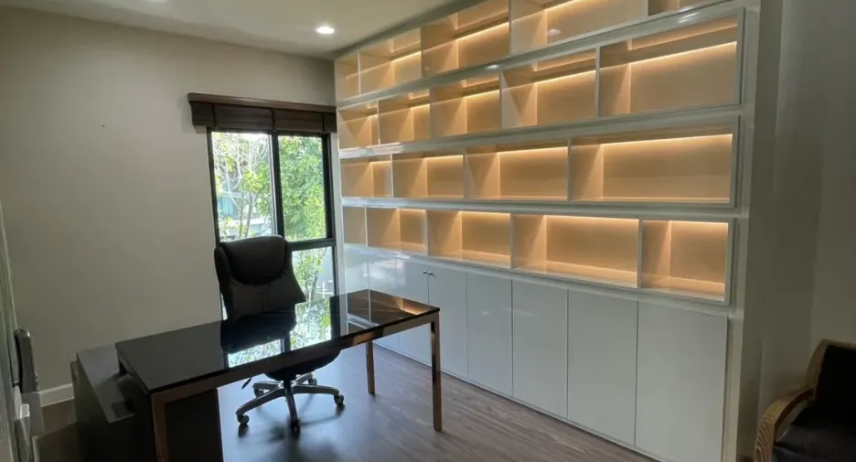 Haus zur Miete und zum Kauf mit 4 Zimmer in Lam Luk Ka, Pathum Thani