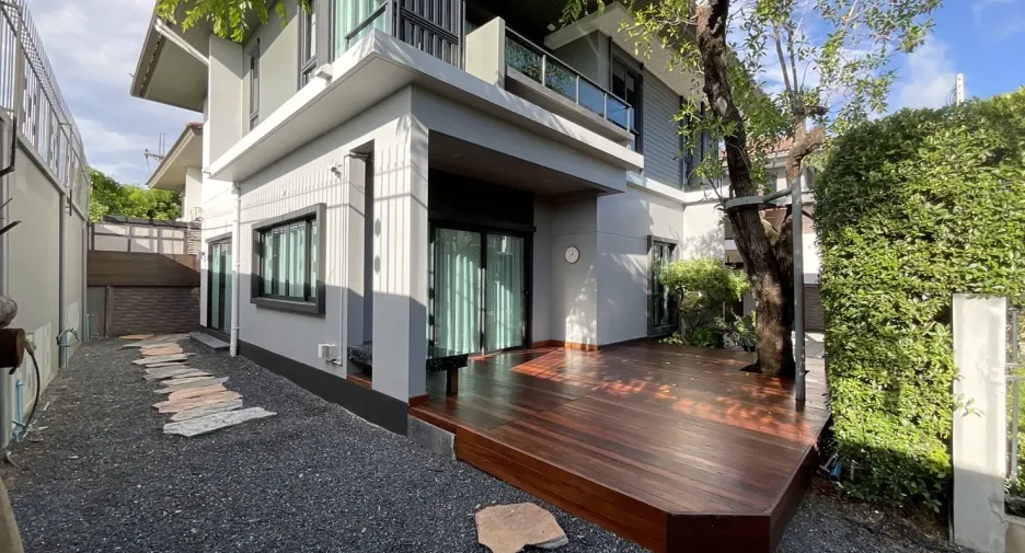 Haus zur Miete und zum Kauf mit 4 Zimmer in Lam Luk Ka, Pathum Thani