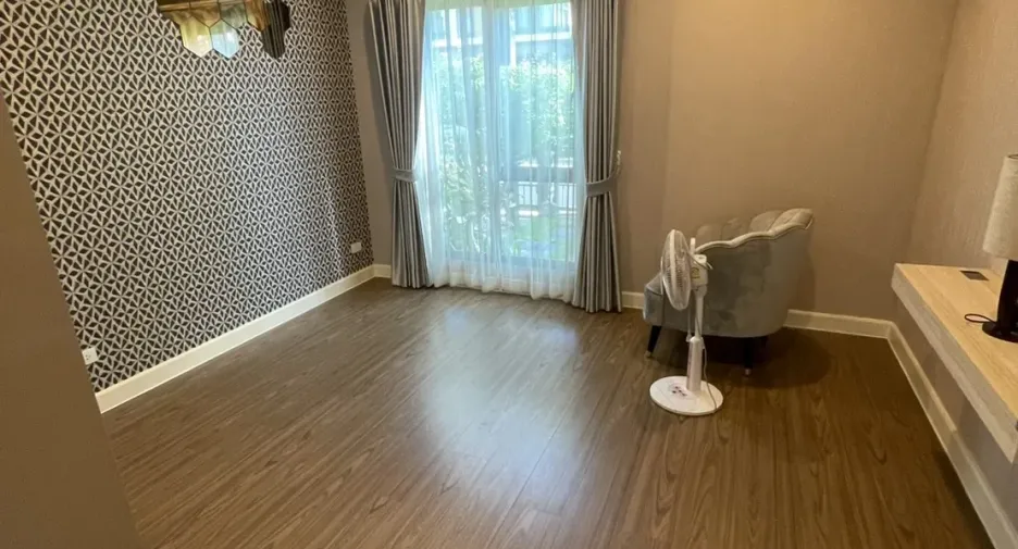 Haus zur Miete und zum Kauf mit 4 Zimmer in Lam Luk Ka, Pathum Thani
