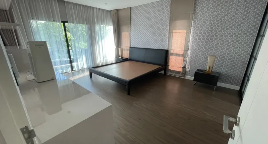 Haus zur Miete und zum Kauf mit 4 Zimmer in Lam Luk Ka, Pathum Thani